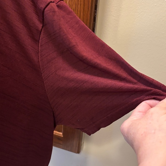 Fila Burgundy Crew Neck Tee - see measurements - Picture 5 of 8